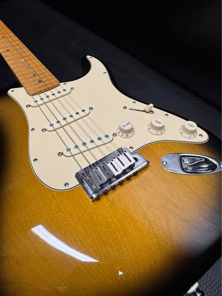 Fender Stratocaster Deluxe USA 2005 (PRE-OWNED)