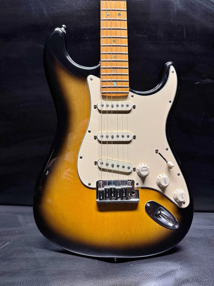 Fender Stratocaster Deluxe USA 2005 (PRE-OWNED)