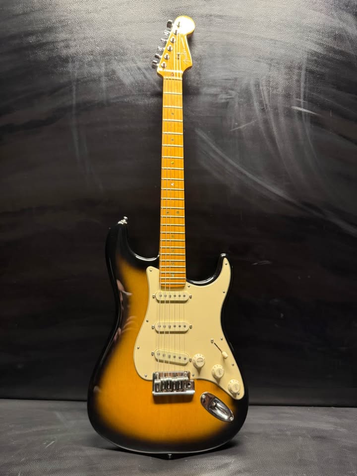 Fender Stratocaster Deluxe USA 2005 (PRE-OWNED)