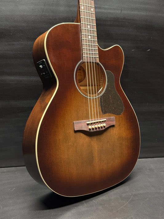 Art & Lutherie Legacy Bourbon Burst CW Presys II