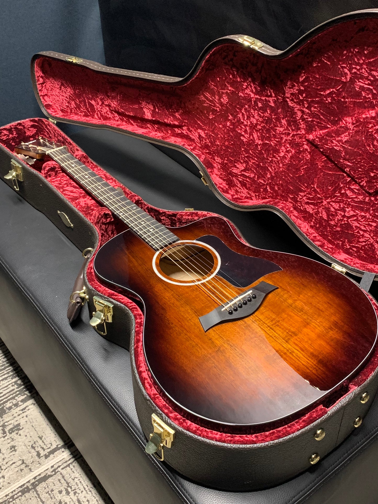 Taylor 224ce-K DLX (PRE-OWNED) pick-guard plastic still on!