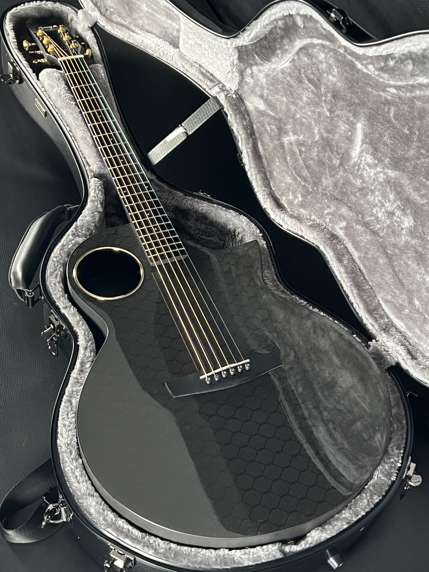 Enya EA-X4 PRO Carbon Fiber (PRE-OWNED)