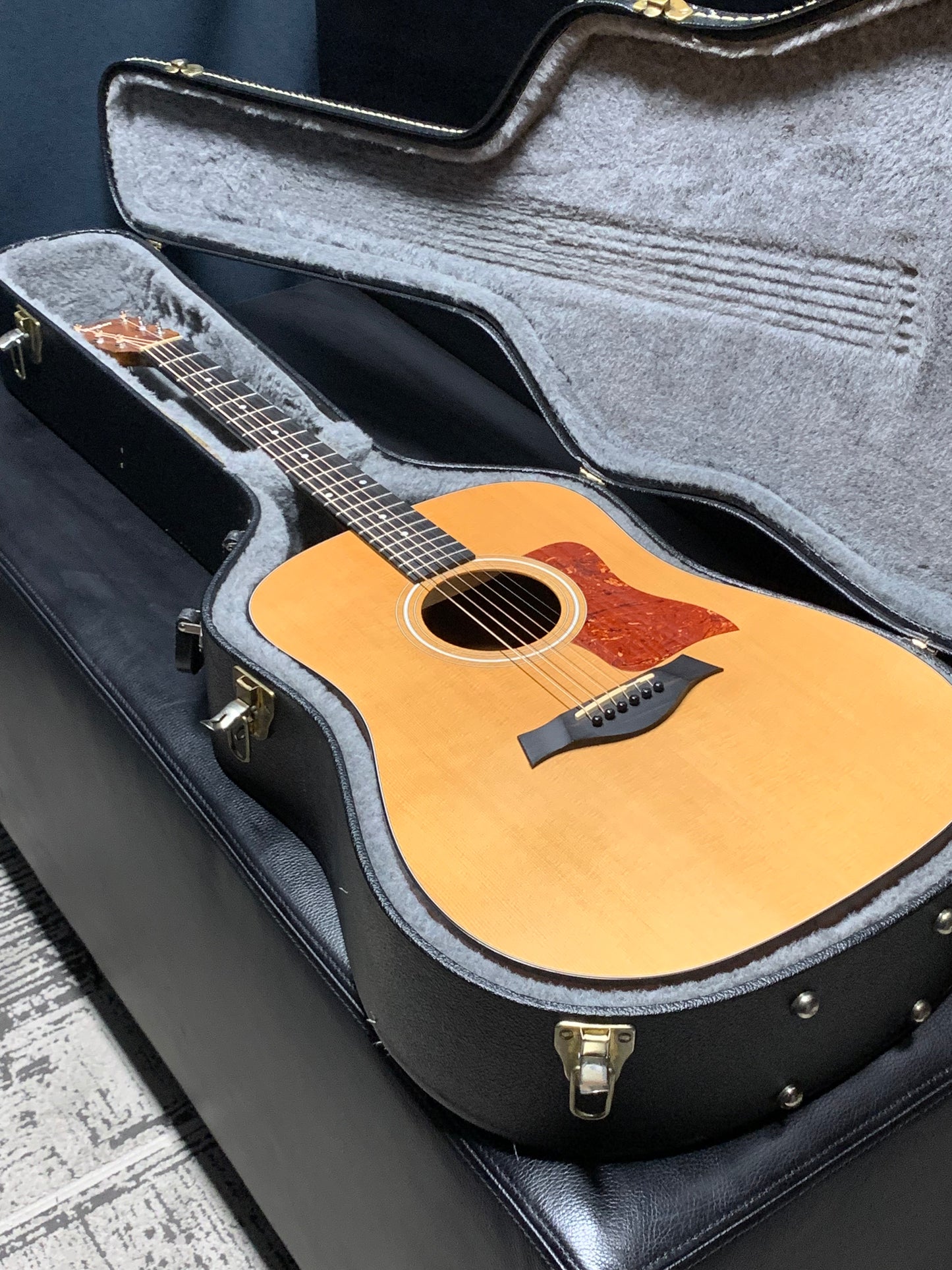 Taylor 110e (PRE-OWNED)