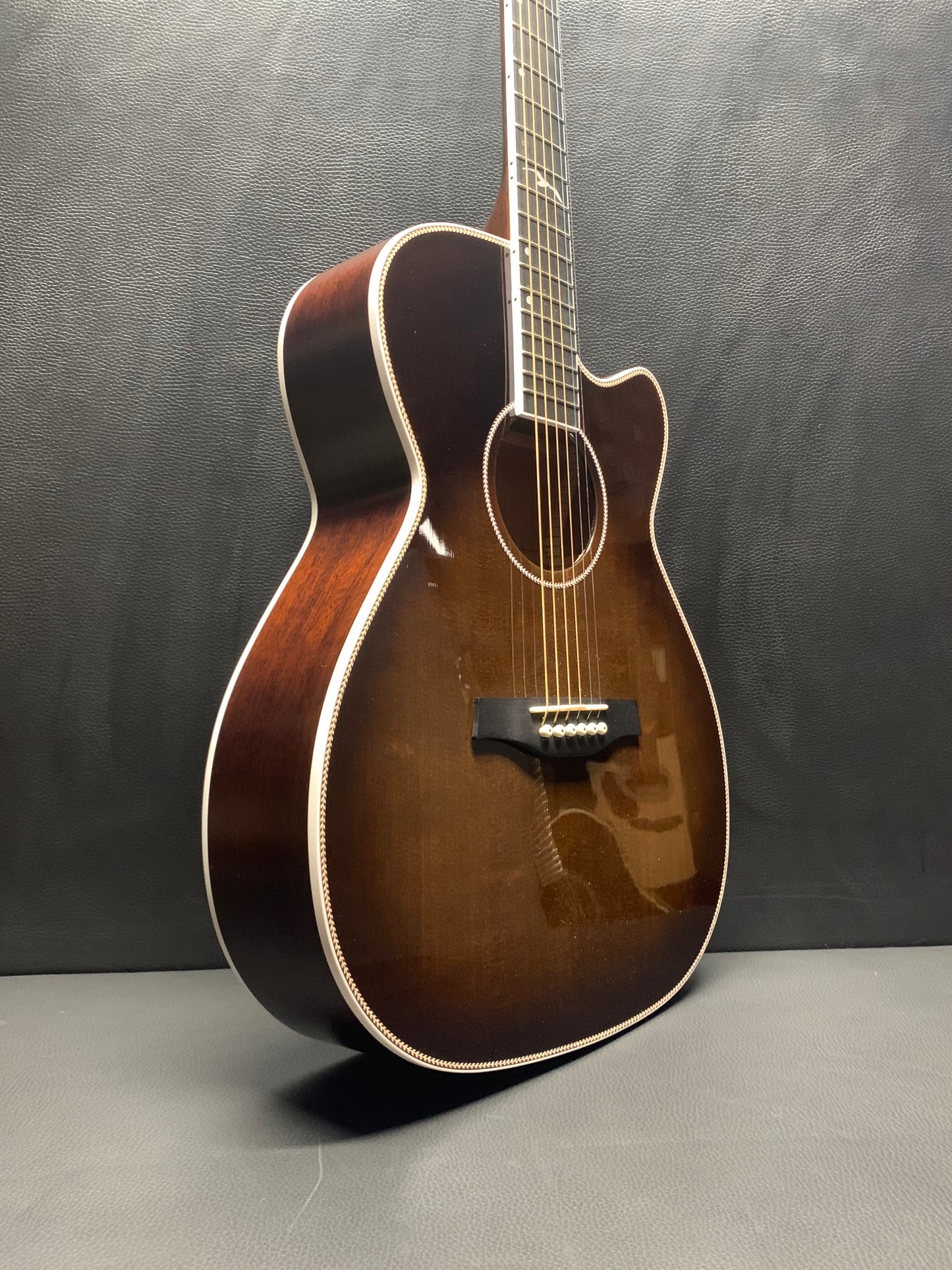Seagull Artist Mosaic Concert Hall CW Bourbon Burst GT Anthem EQ (PRE-OWNED)