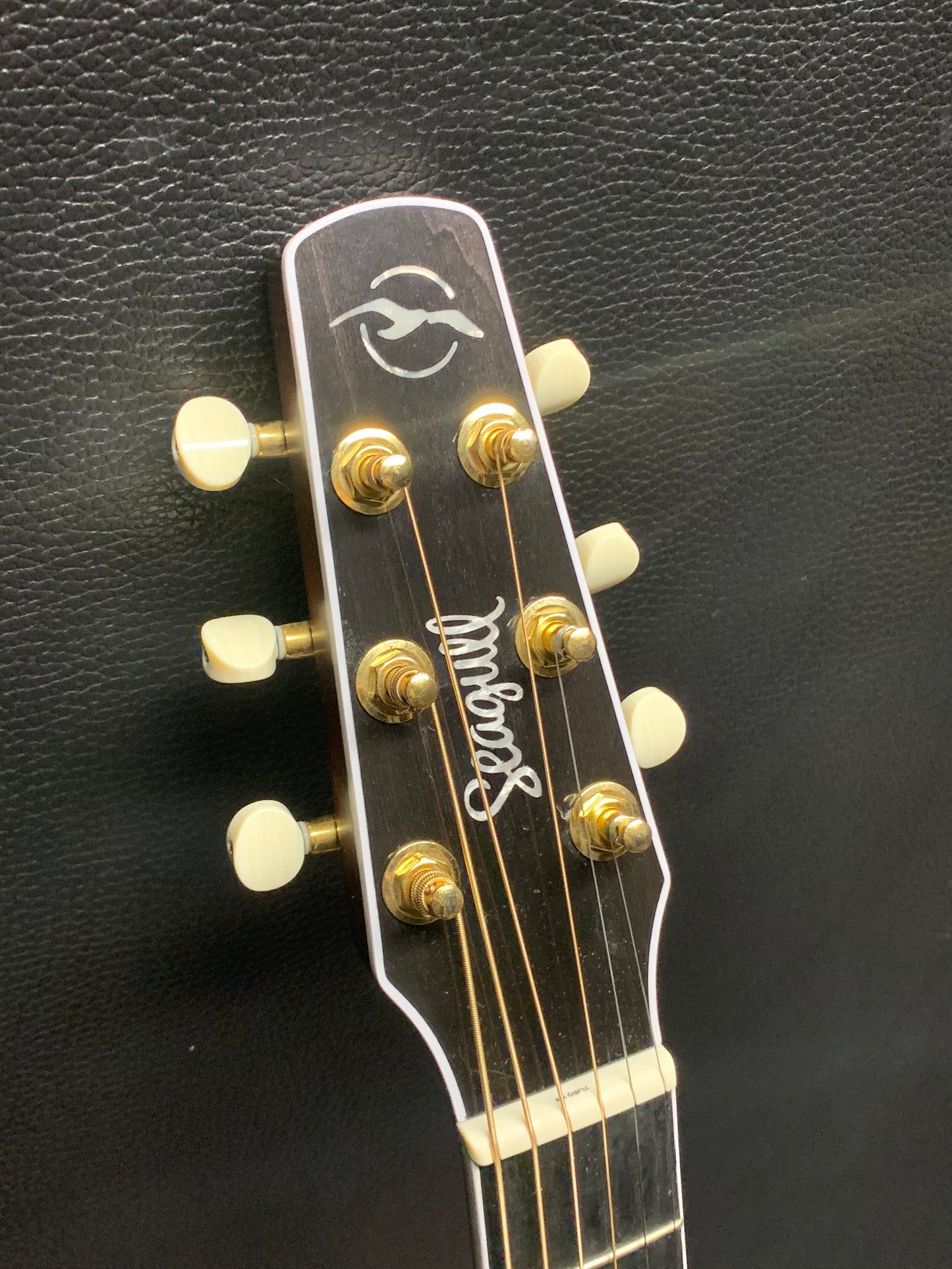 Seagull Artist Mosaic Concert Hall CW Bourbon Burst GT Anthem EQ (PRE-OWNED)