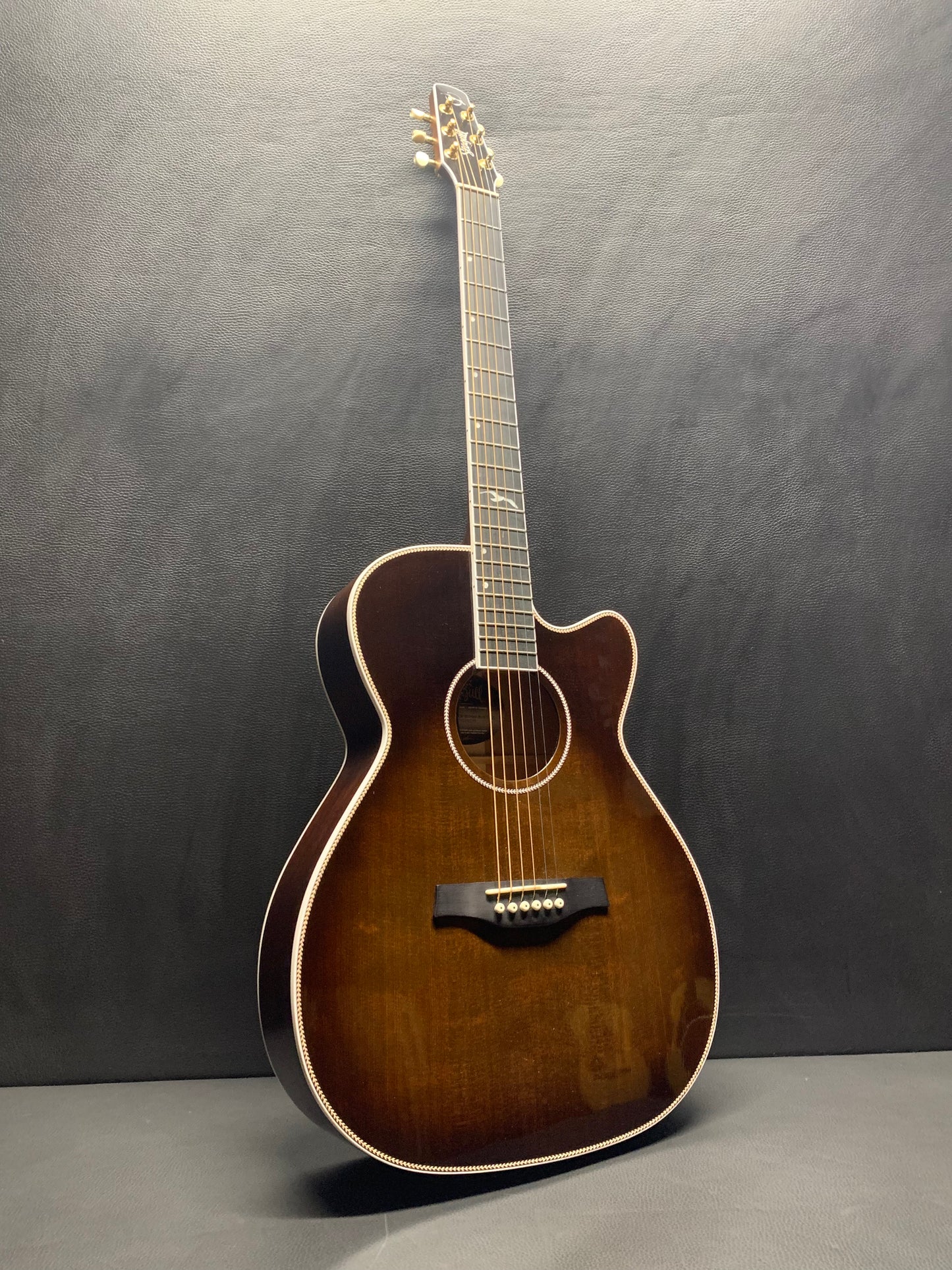 Seagull Artist Mosaic Concert Hall CW Bourbon Burst GT Anthem EQ (PRE-OWNED)
