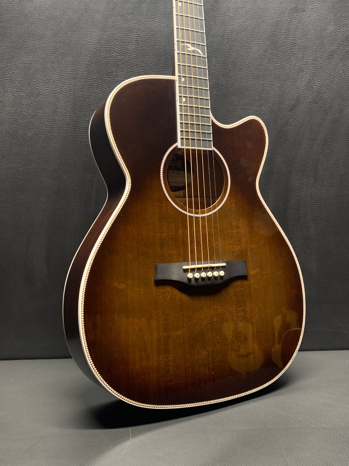 Seagull Artist Mosaic Concert Hall CW Bourbon Burst GT Anthem EQ (PRE-OWNED)