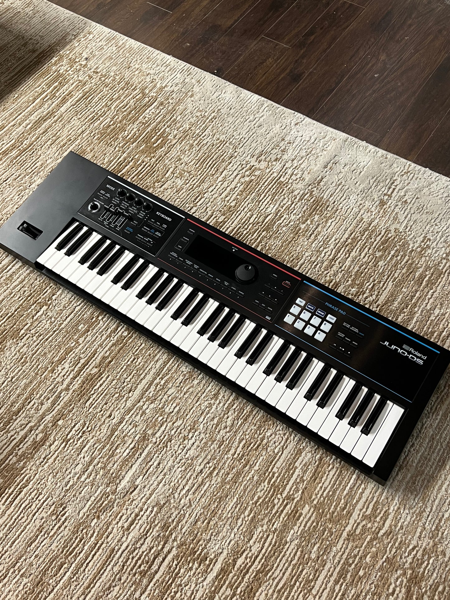 Roland Juno DS61 61-Key Synthesizer w/Phrase Pads (PRE-OWNED)