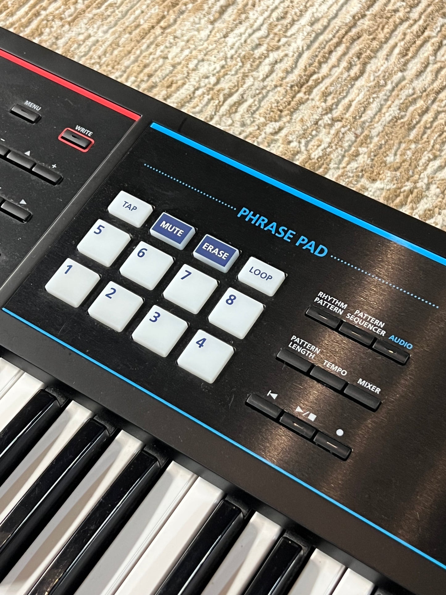 Roland Juno DS61 61-Key Synthesizer w/Phrase Pads (PRE-OWNED)