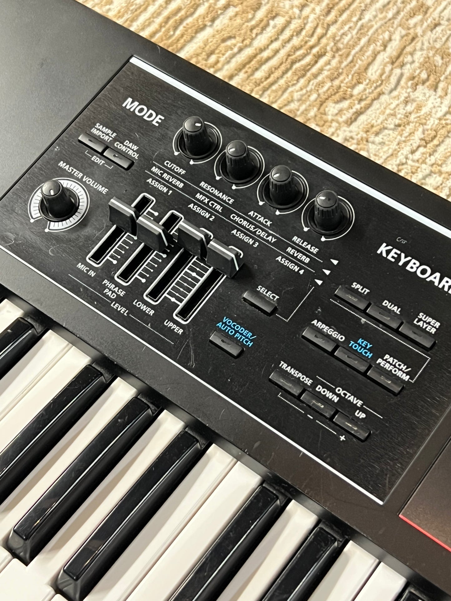 Roland Juno DS61 61-Key Synthesizer w/Phrase Pads (PRE-OWNED)