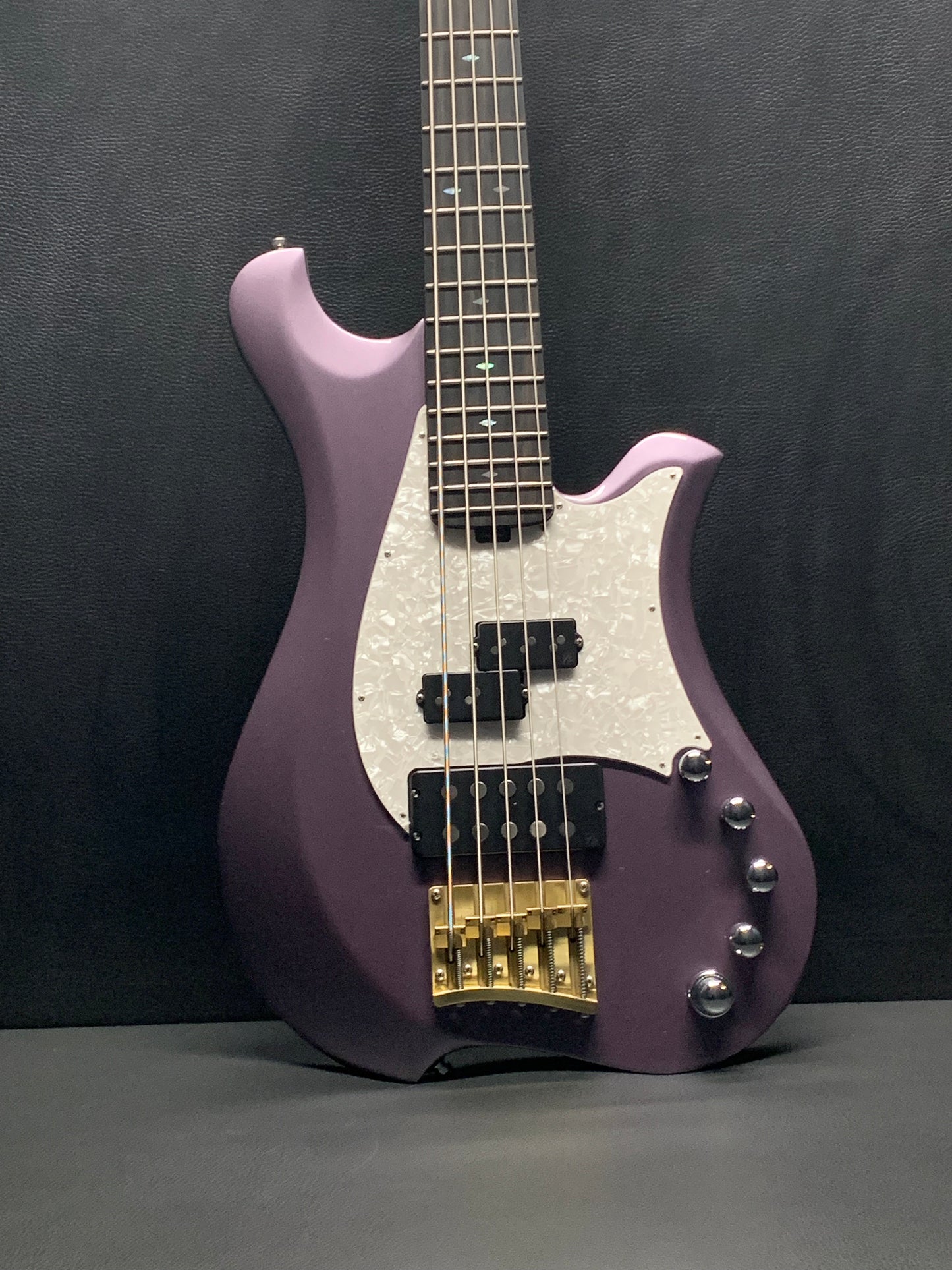 Bacci Marleo Bass V 32" Lavender Flakes