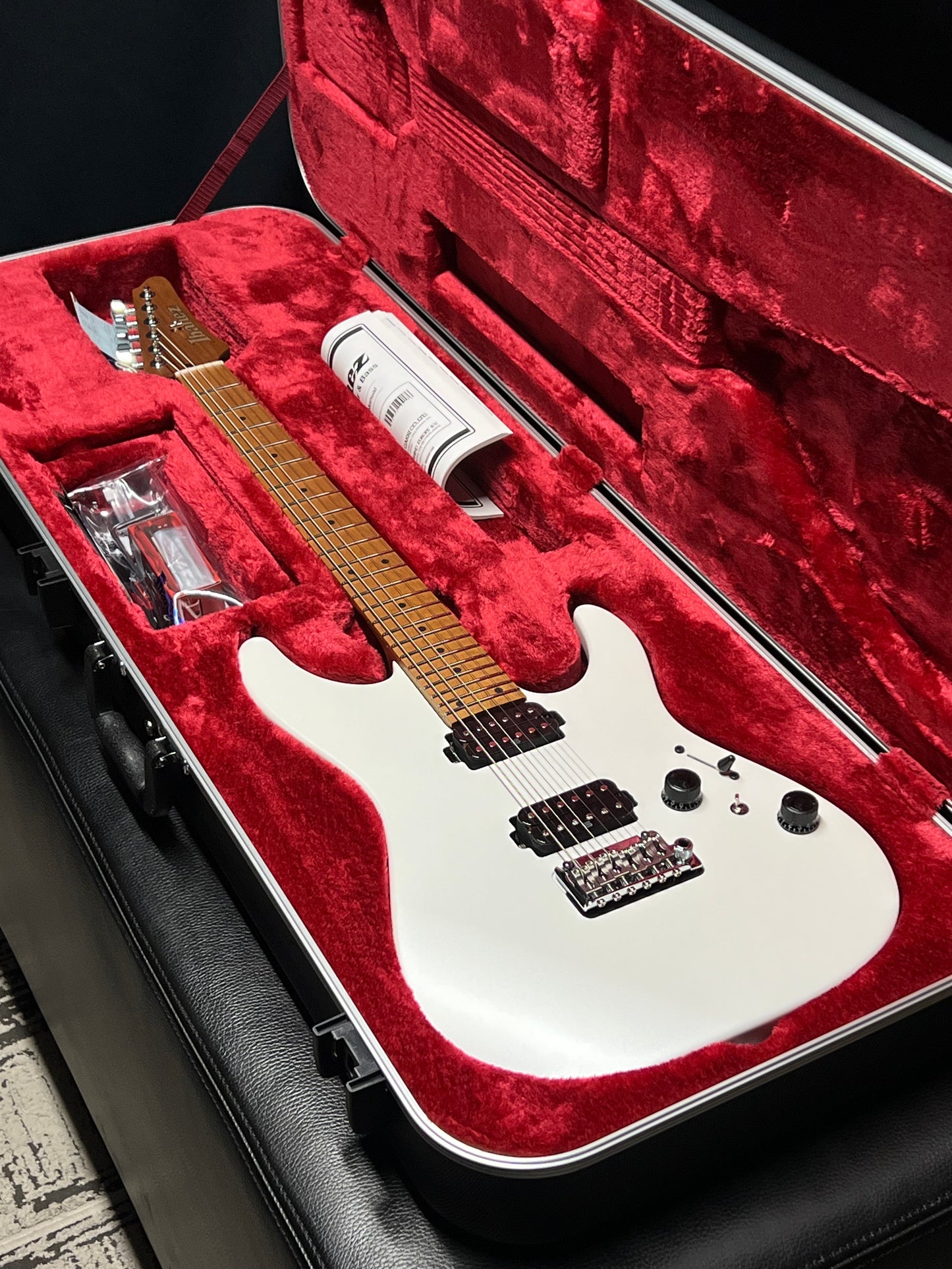 Ibanez AZ2402PWF AZ Prestige Pearl White Flat