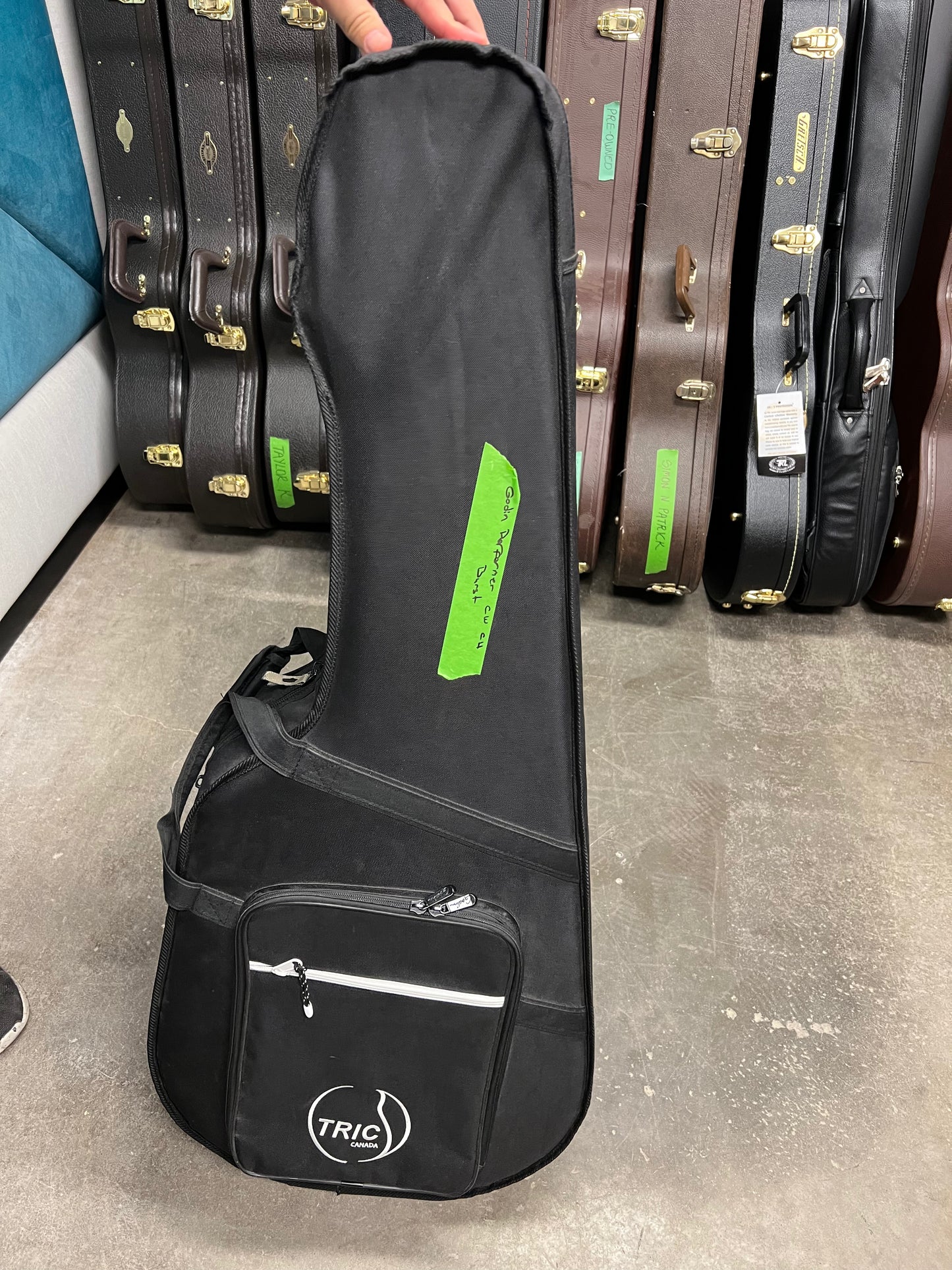 Seagull Performer CW CH Burnt w/ TRIC Case (PRE-OWNED)