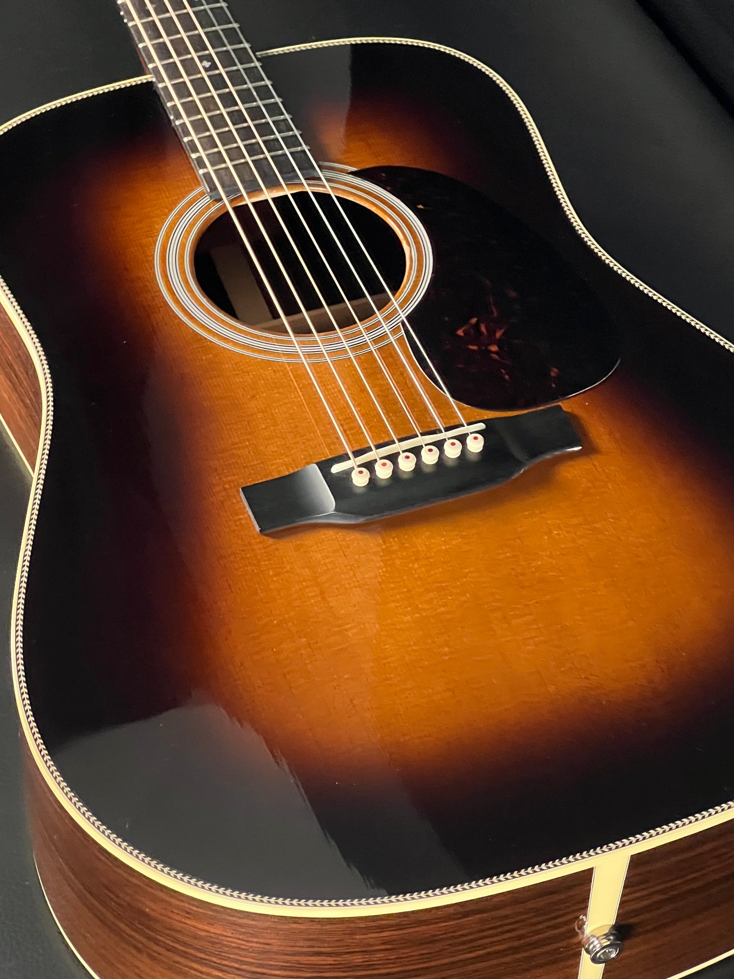 Martin HD-28 Sunburst 2019 (PRE-OWNED)