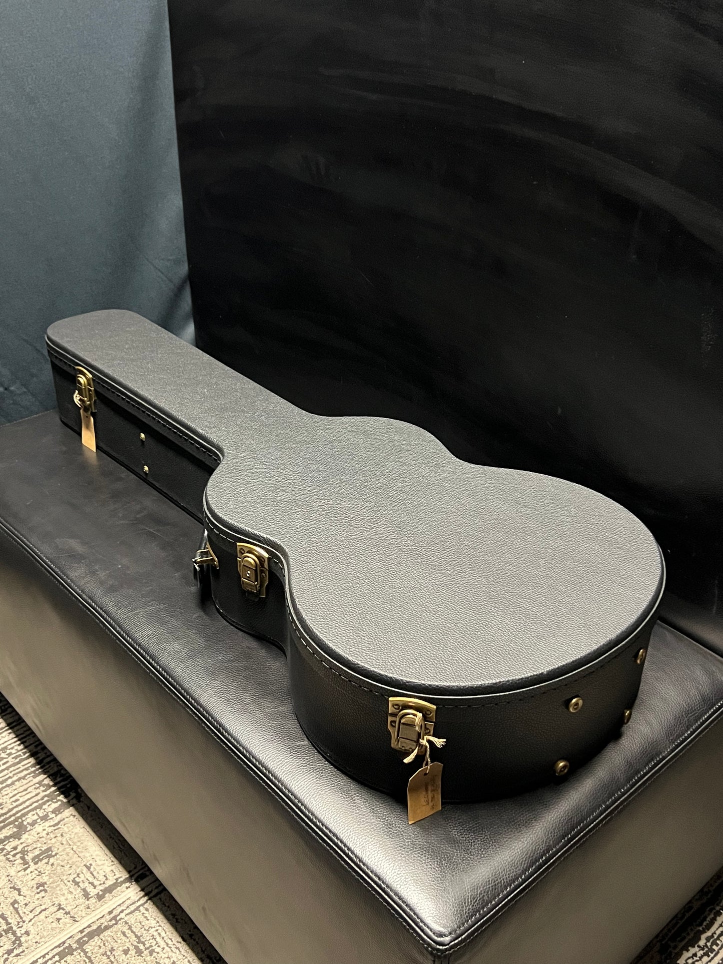 Avenir 25 Series Auditorium Sitka Spruce Flamed Walnut Fan Fret #24071239