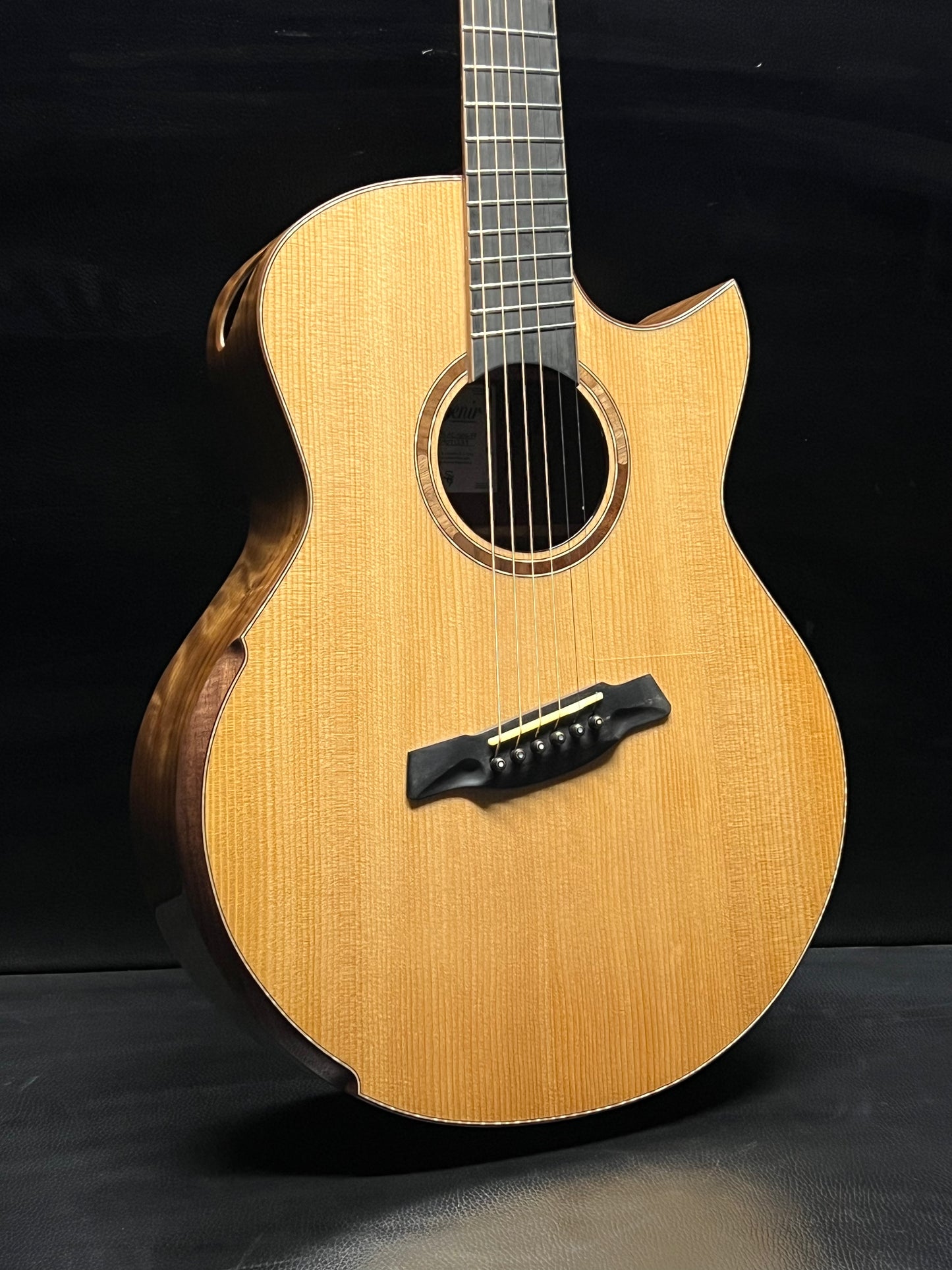 Avenir 25 Series Auditorium Sitka Spruce Flamed Walnut Fan Fret #24071239