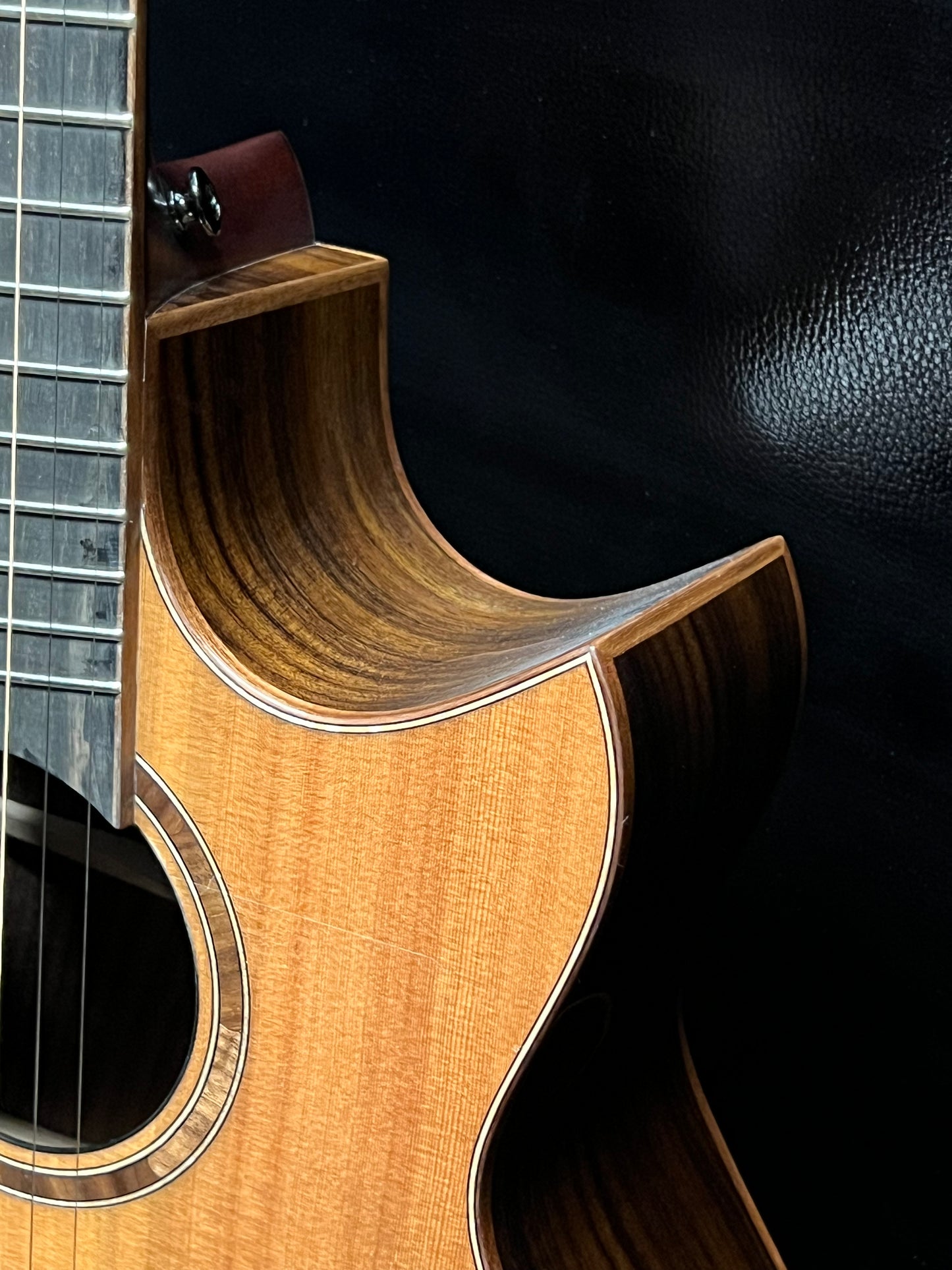 Avenir 20 Series Auditorium Cedar Rosewood Fan Fret #24071244