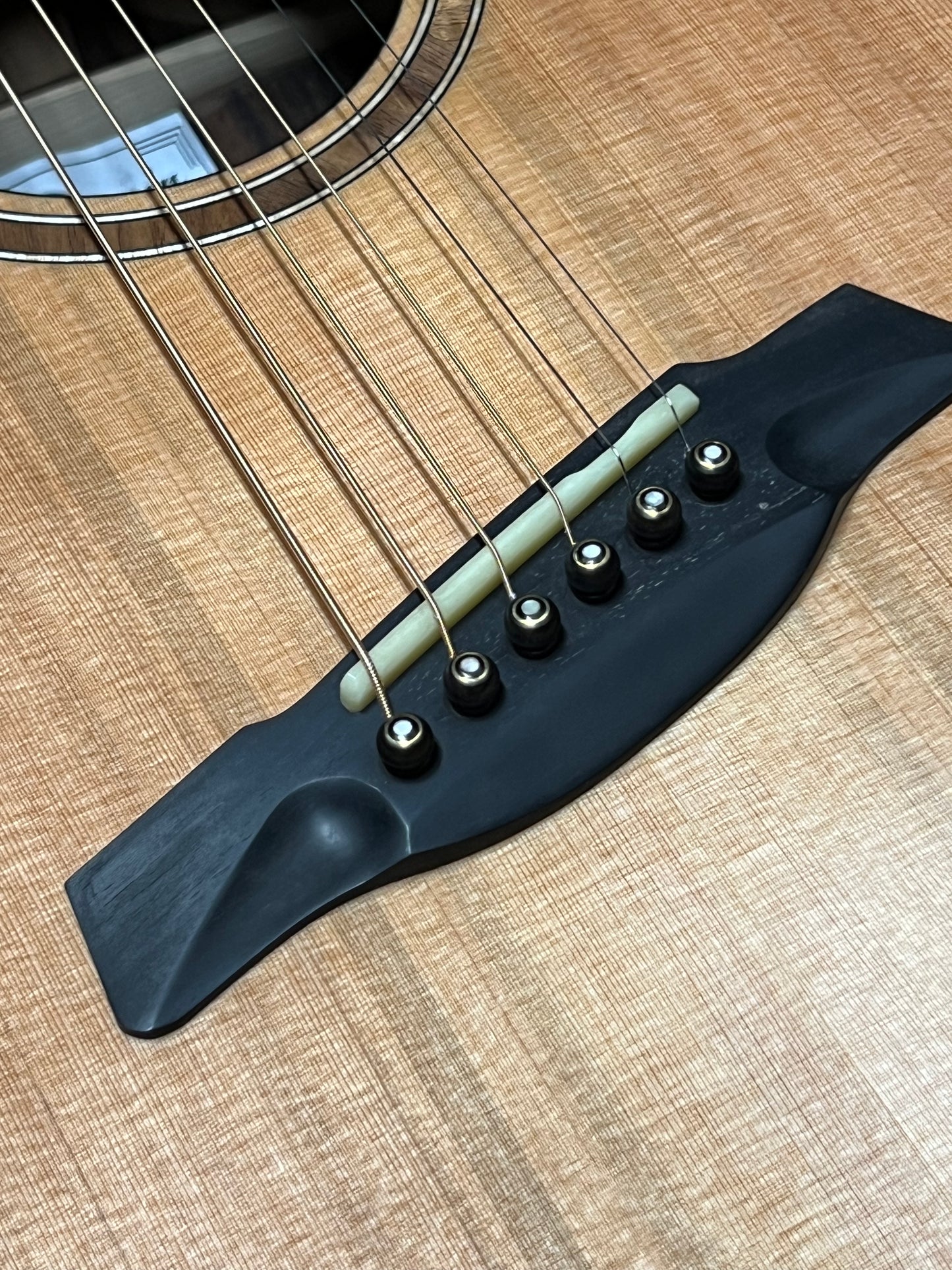 Avenir 20 Series Auditorium Cedar Rosewood Fan Fret #24071244