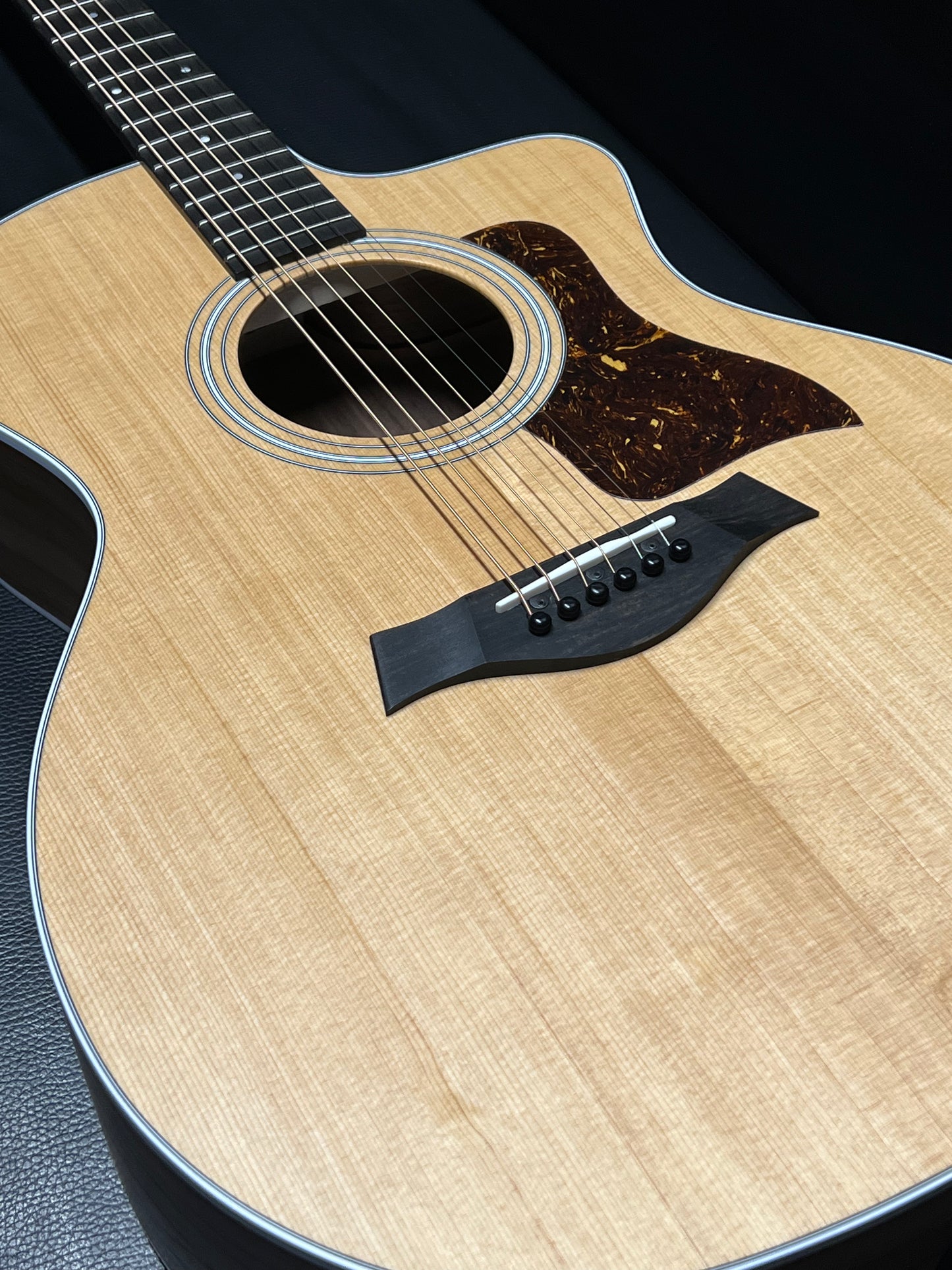 Taylor 214ce Grand Auditorium
