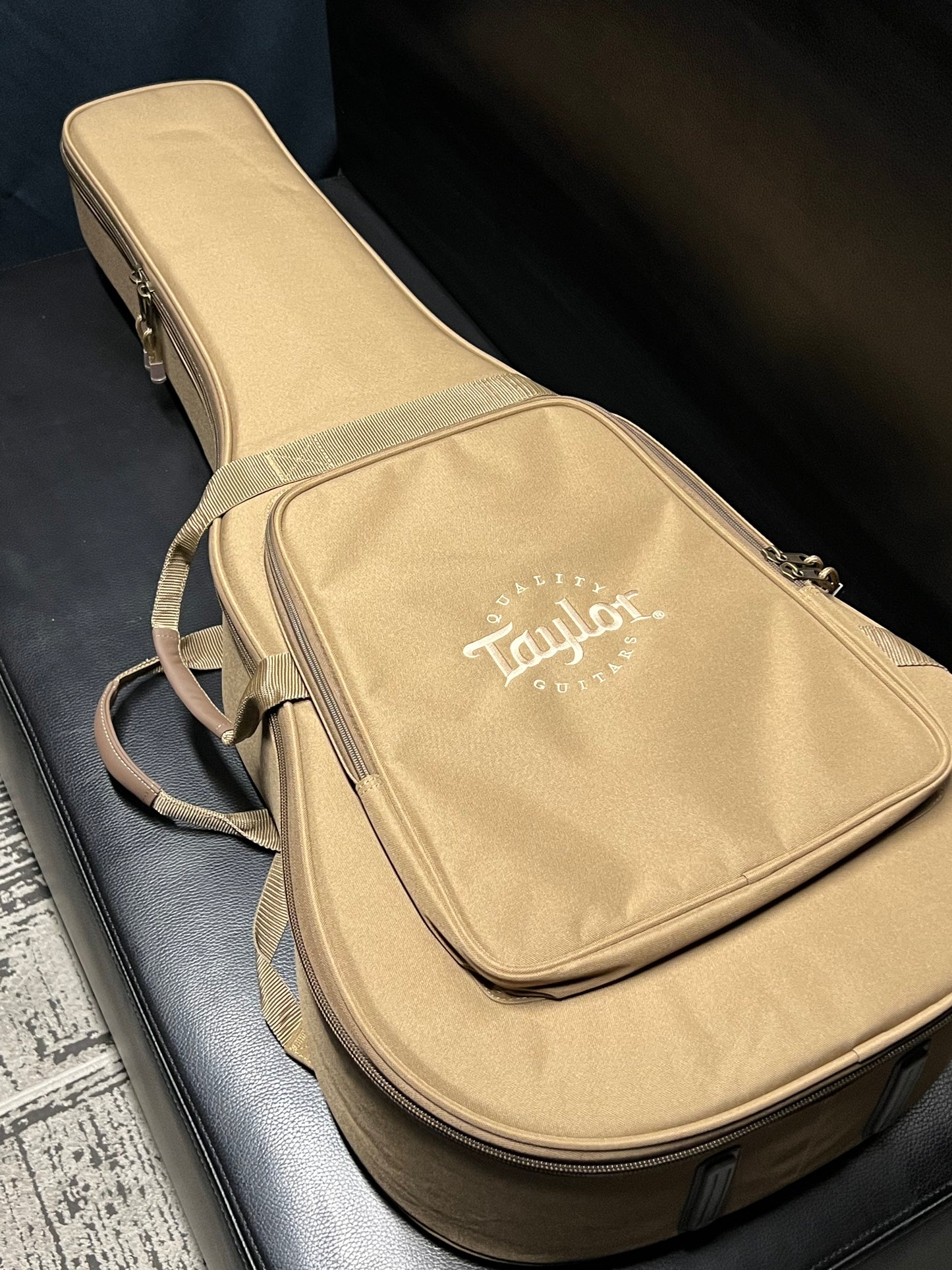 Taylor 214ce Grand Auditorium