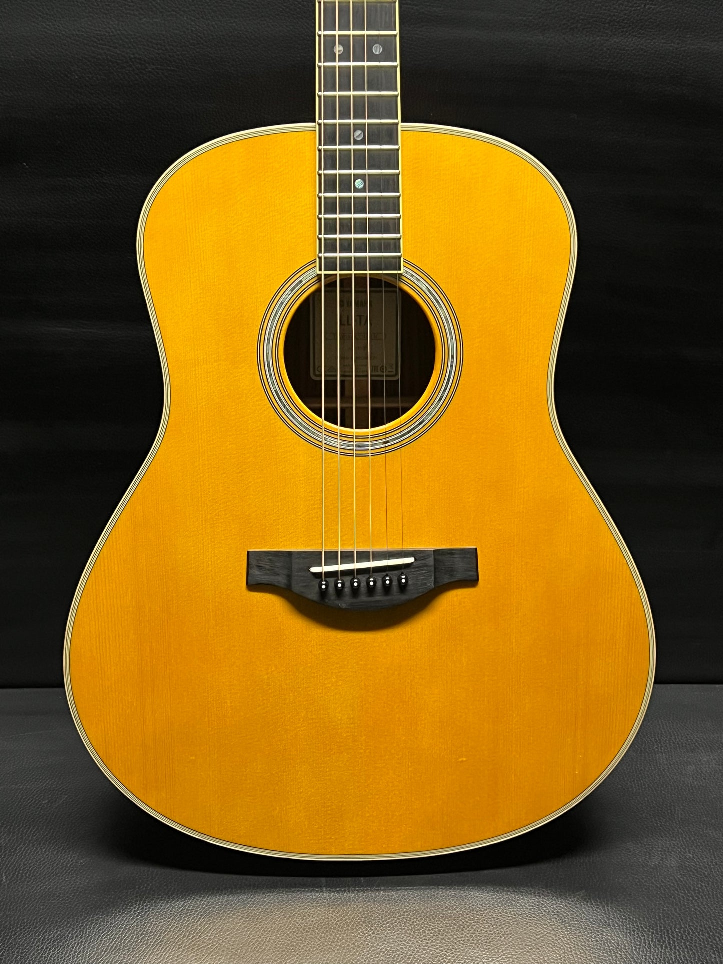Yamaha LL-TA (PRE-OWNED)