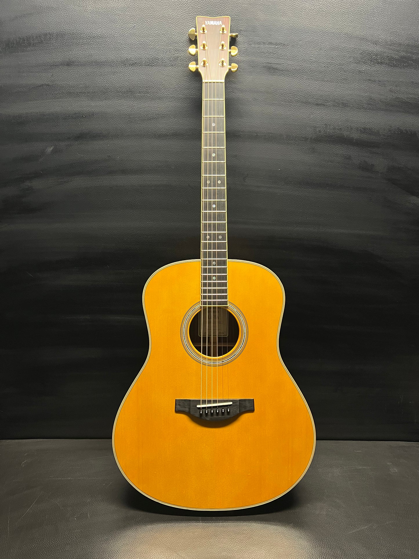 Yamaha LL-TA (PRE-OWNED)