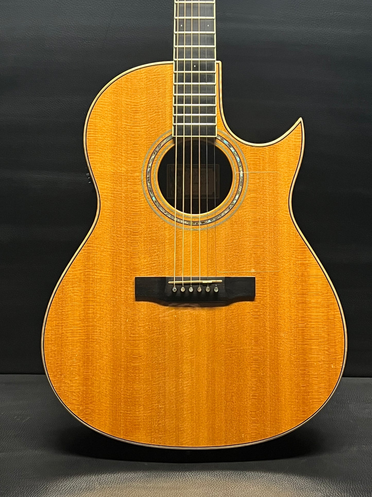 Larrivée LC 09 (PRE-OWNED)