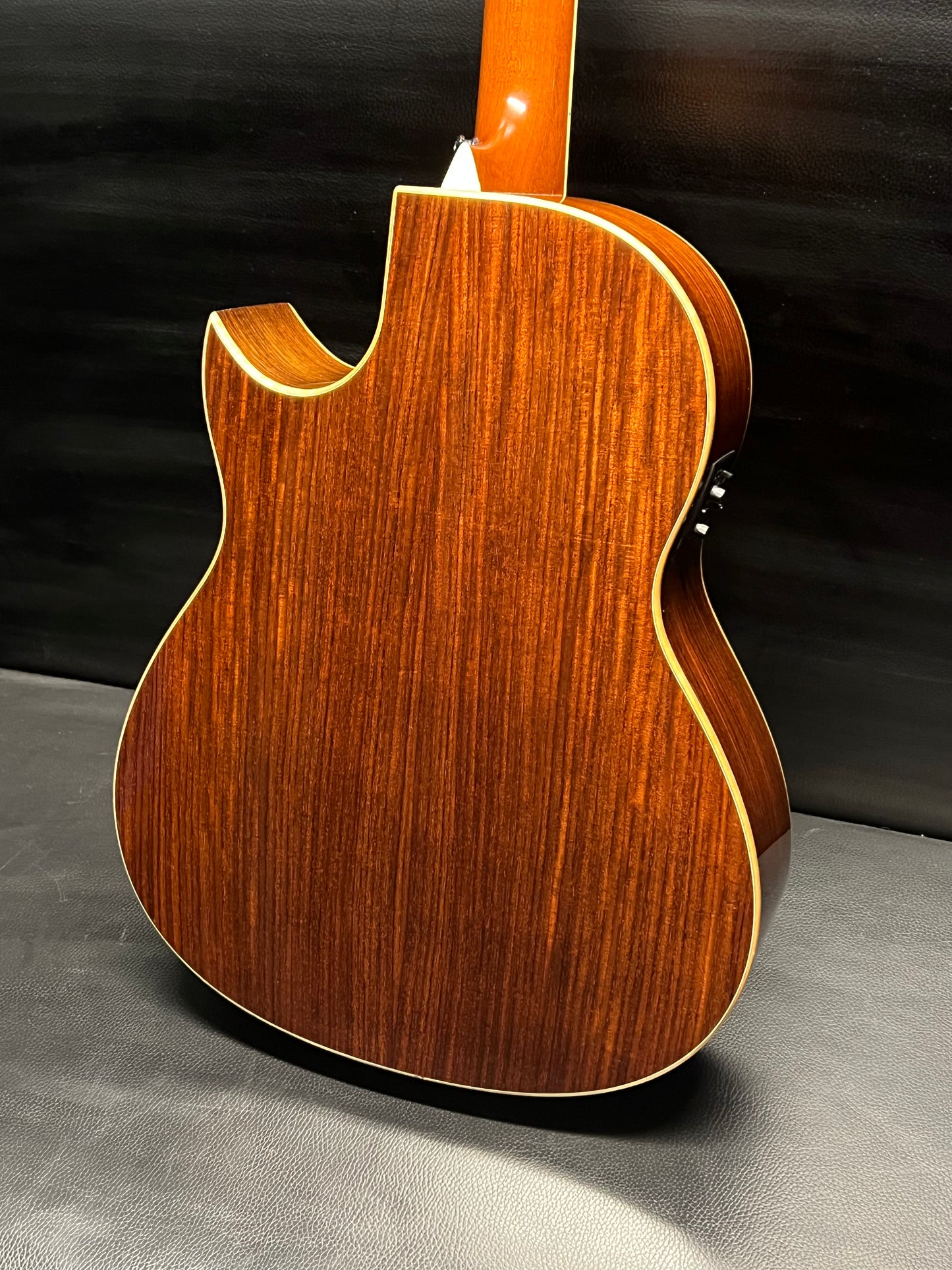 Larrivée LC 09 (PRE-OWNED)