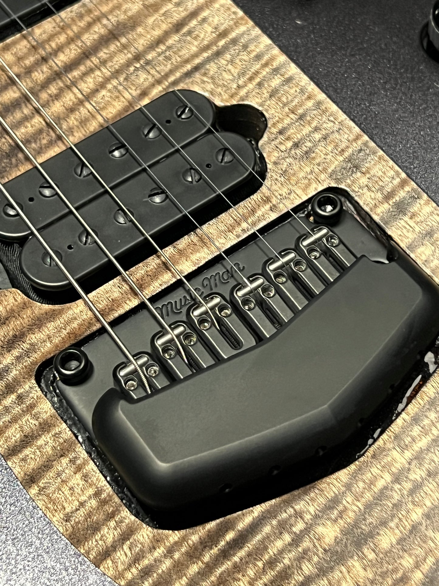 Earnie Ball Music Man Majesty 2023 (PRE-OWNED)