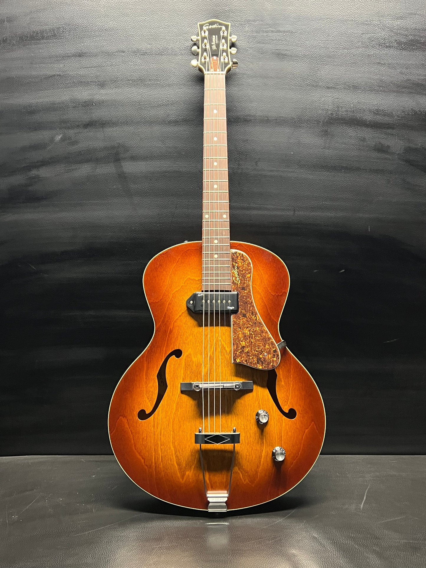 Godin 5th Avenue Kingpin P90 (PRE-OWNED)