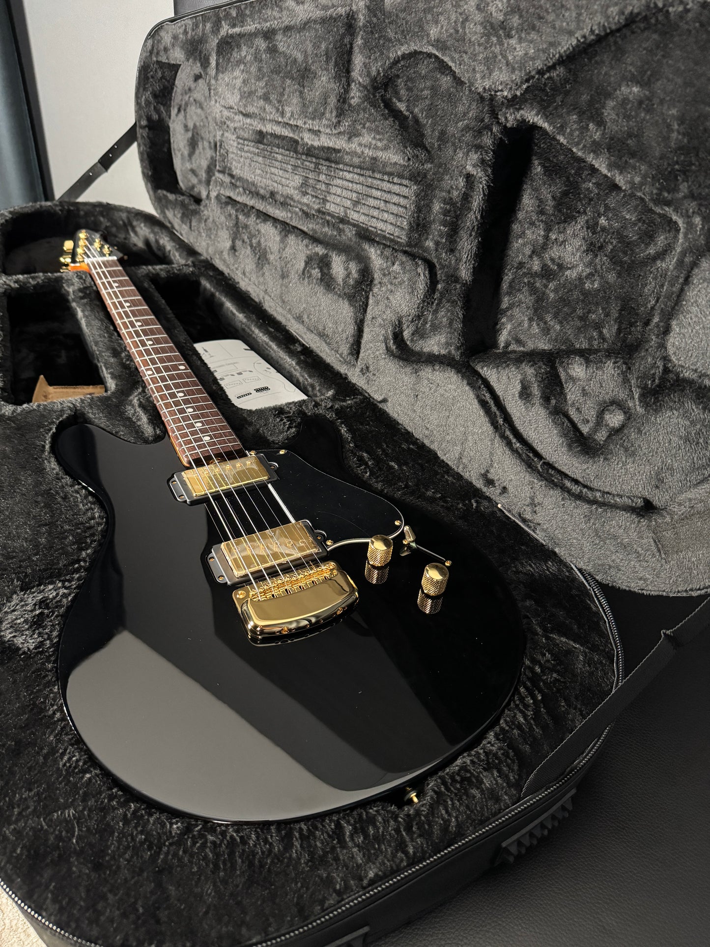 Music Man Valentine Black 6-String