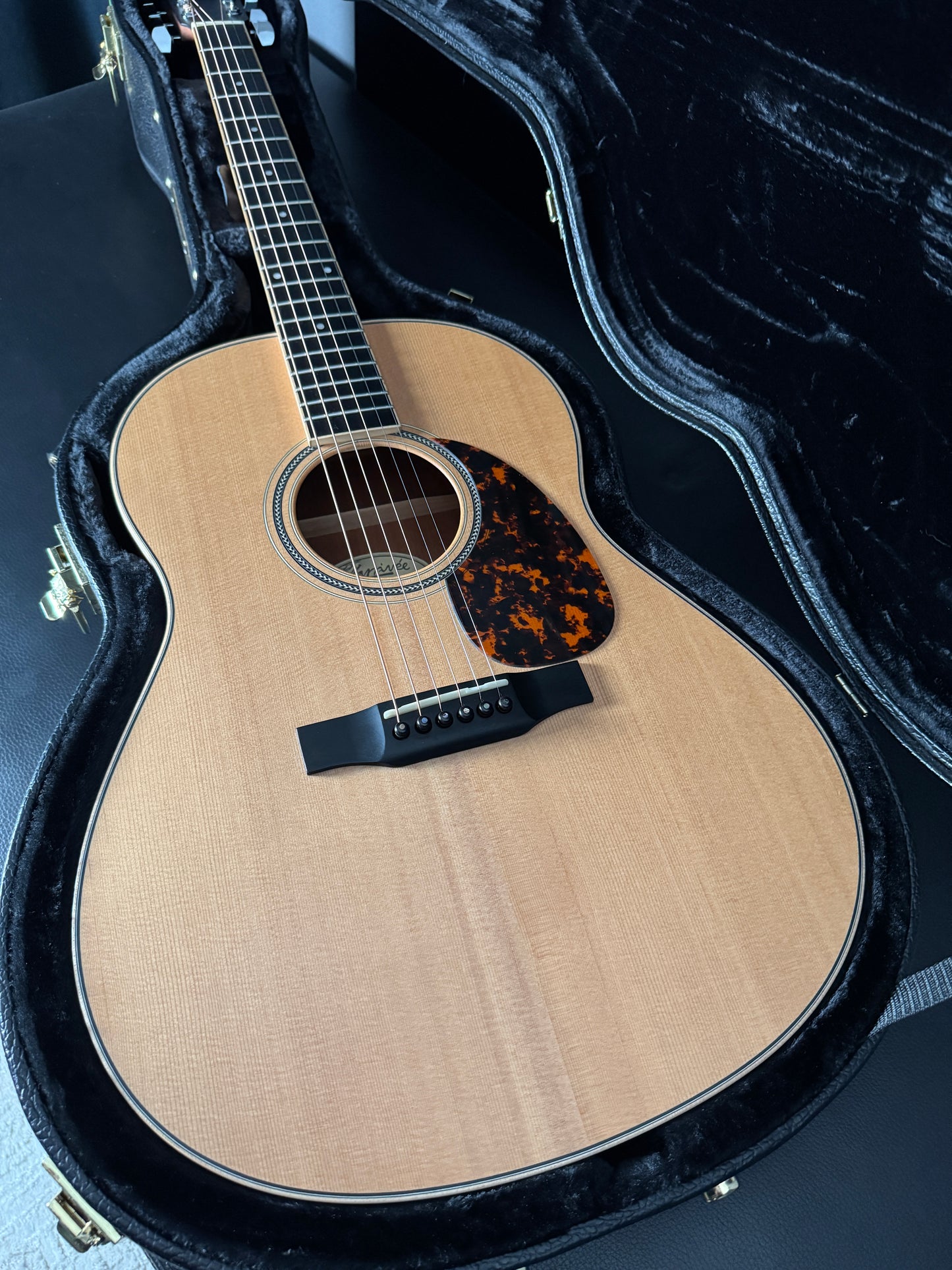 Larrivee L03 with passive pick up ( PRE-OWNED)