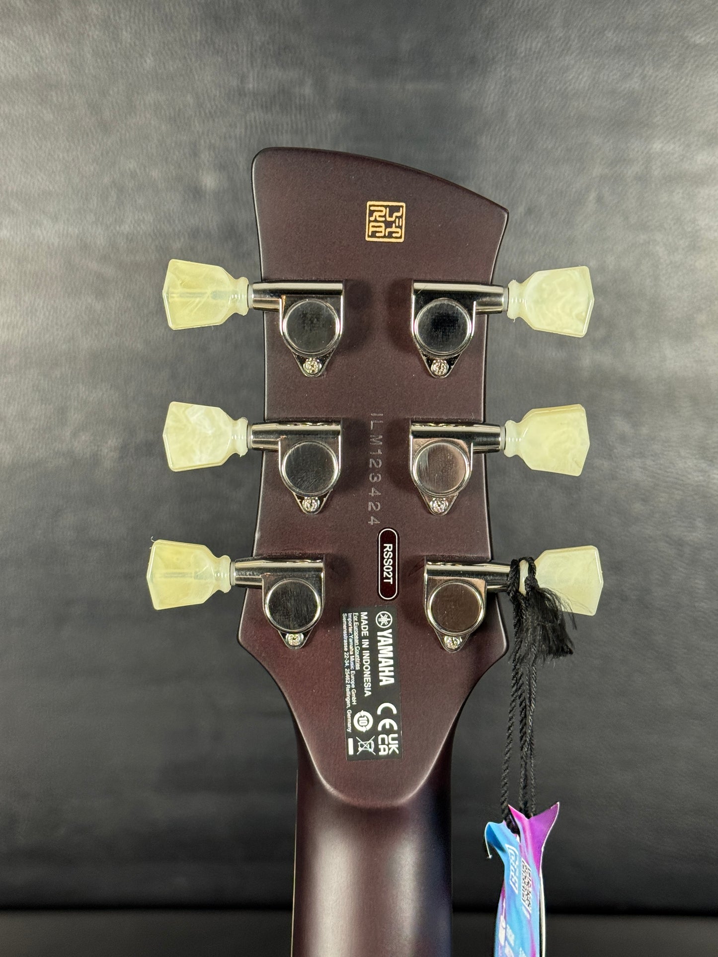 Yamaha RSS02T-BL Revstar Standard Black