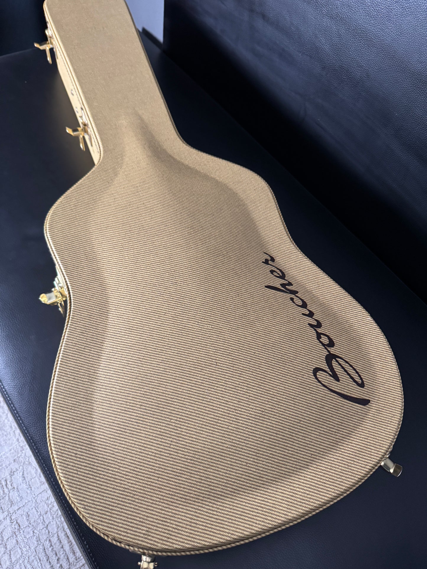 Boucher Studio Goose SG-42-V K&K ( PRE-OWNED)