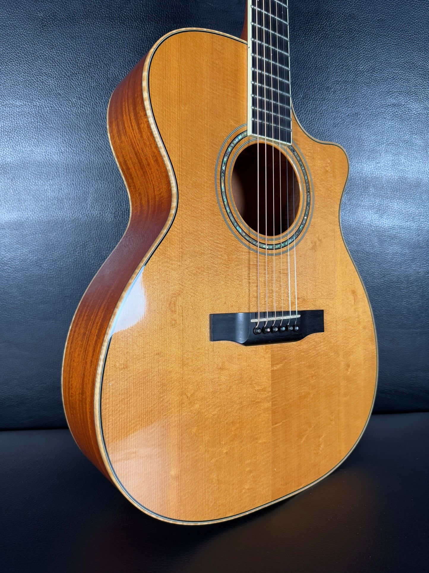 Larrivee OMV 05 (PRE-OWNED)