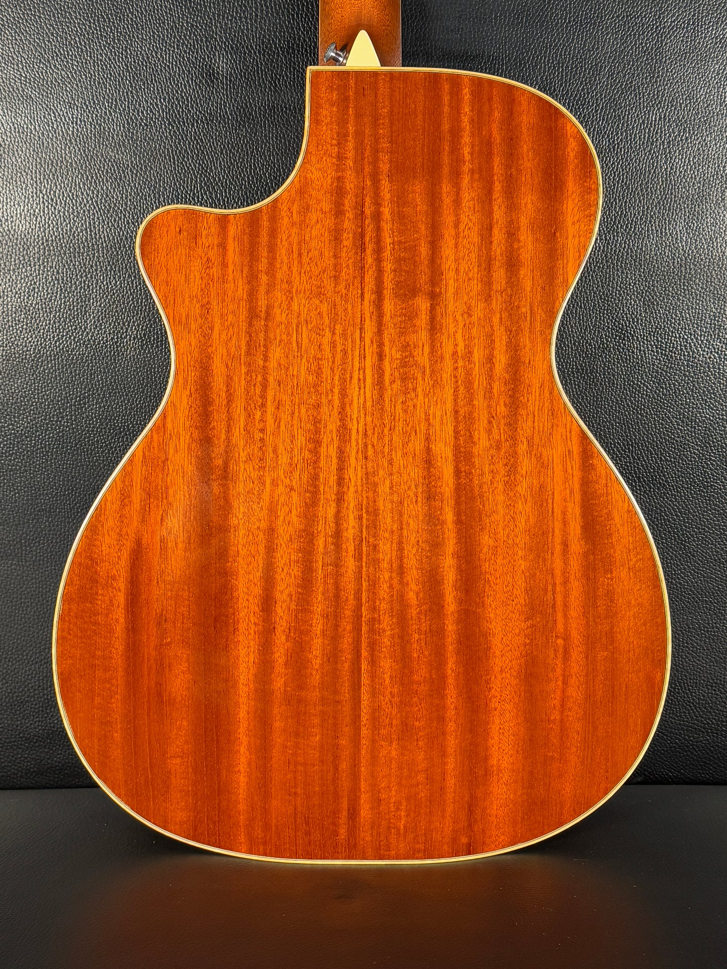 Larrivee OMV 05 (PRE-OWNED)
