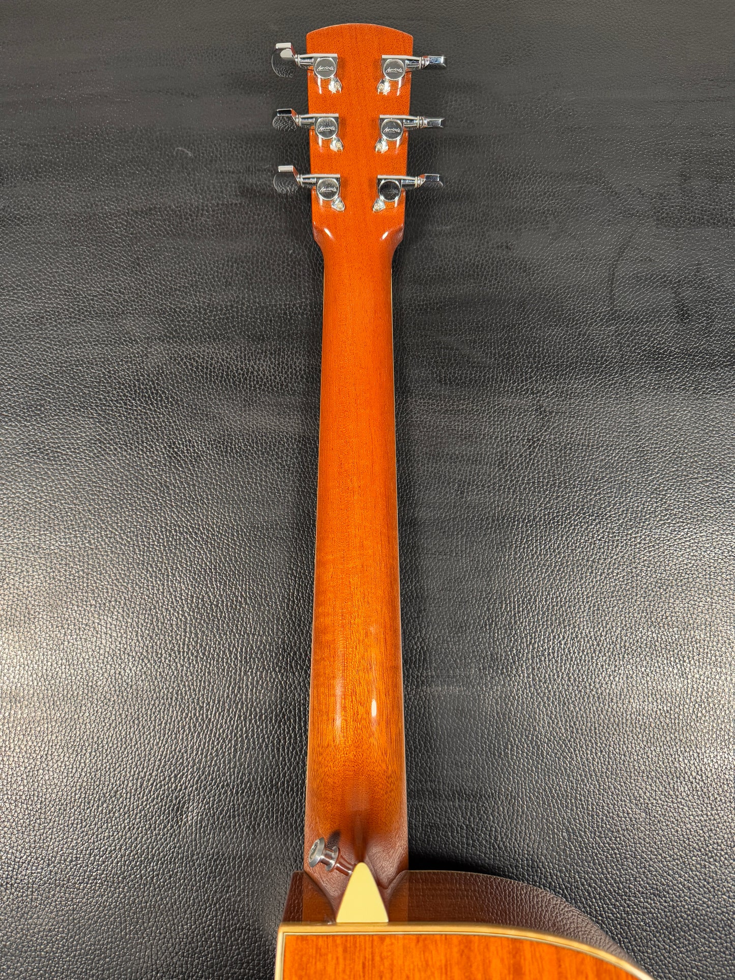 Larrivee OMV 05 (PRE-OWNED)