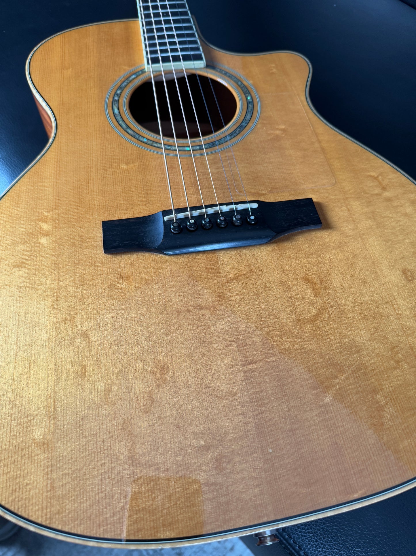 Larrivee OMV 05 (PRE-OWNED)