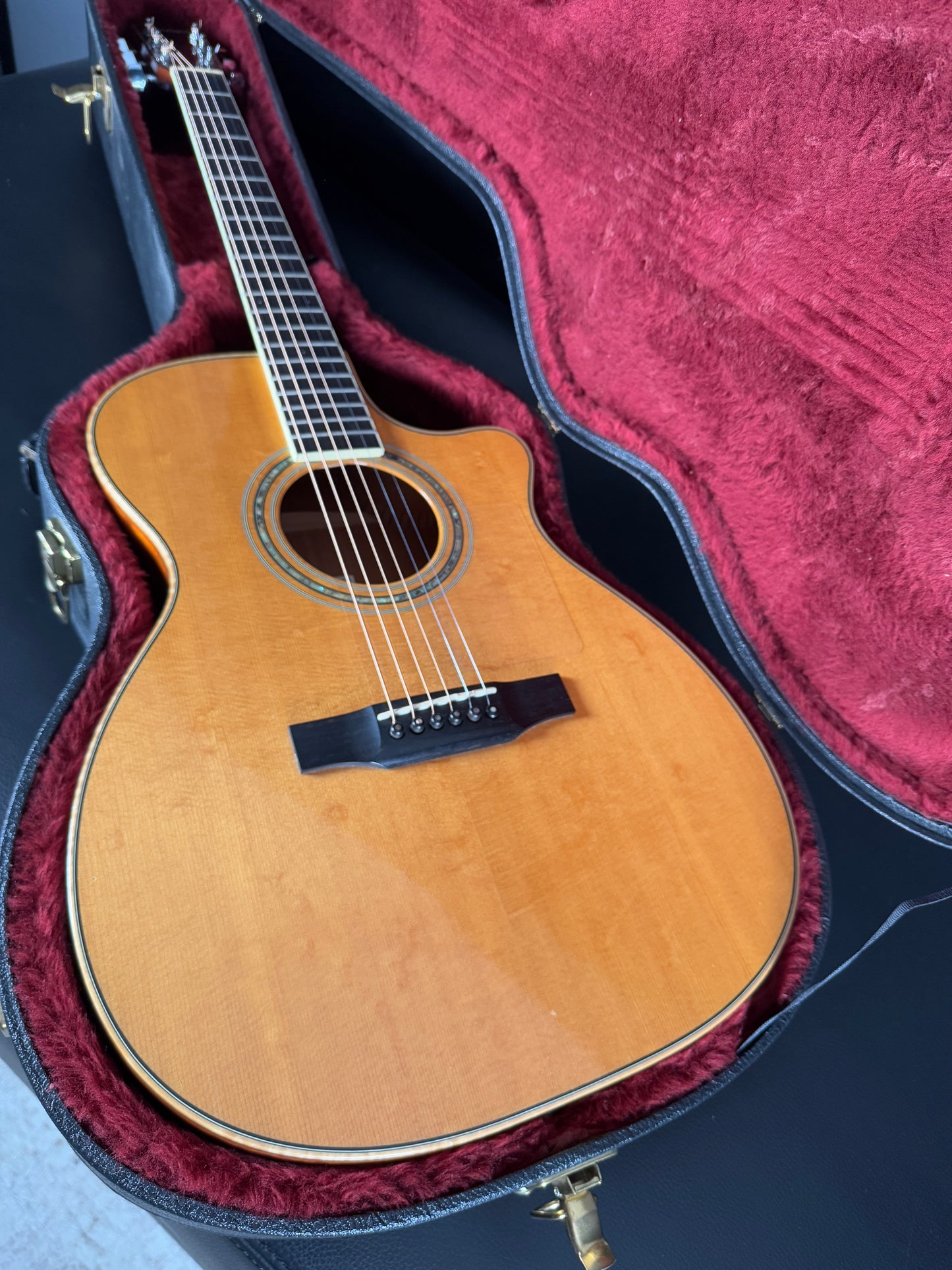 Larrivee OMV 05 (PRE-OWNED)