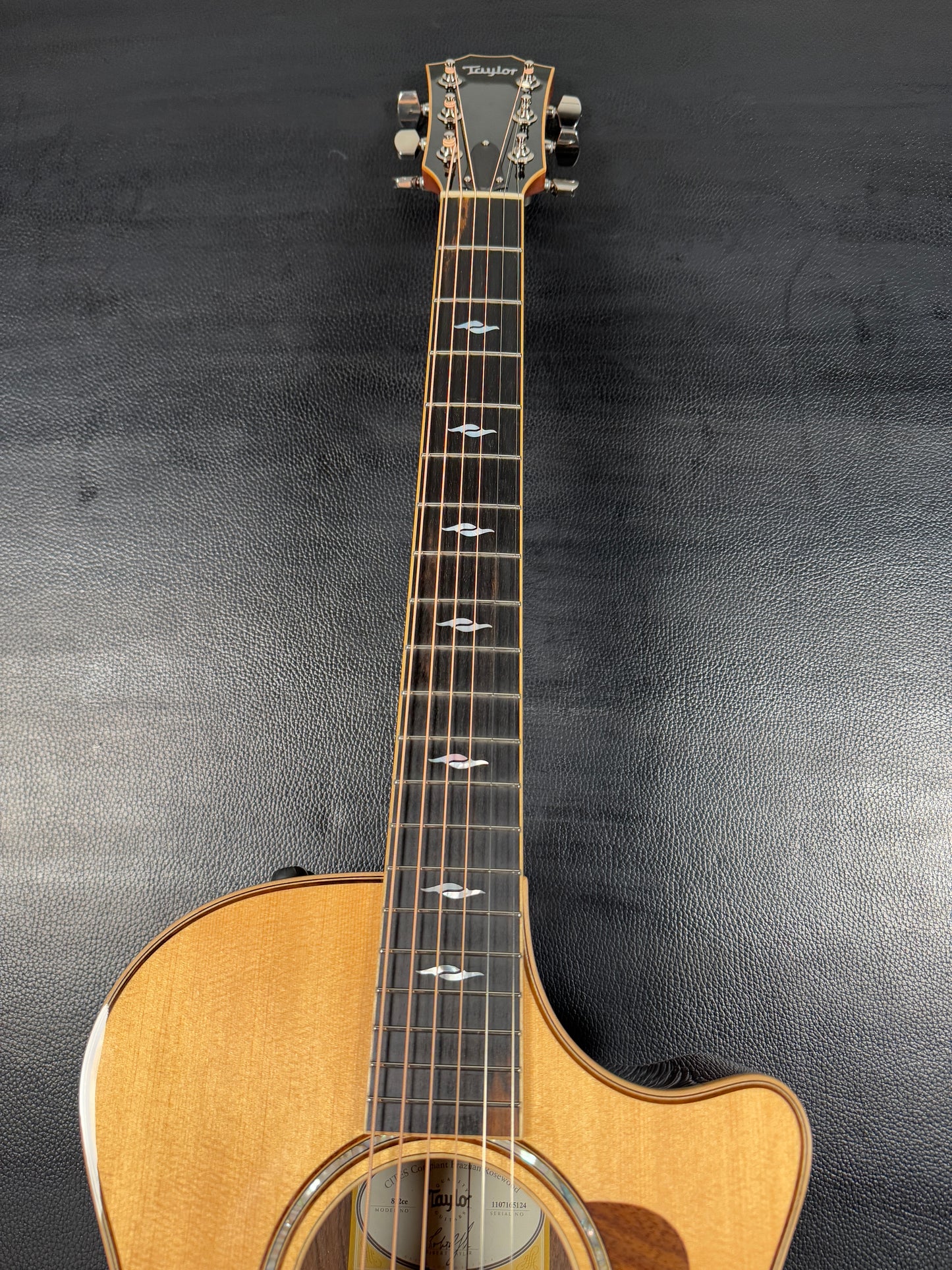 Taylor 812ce Brazilian Rosewood ( PRE-OWNED)