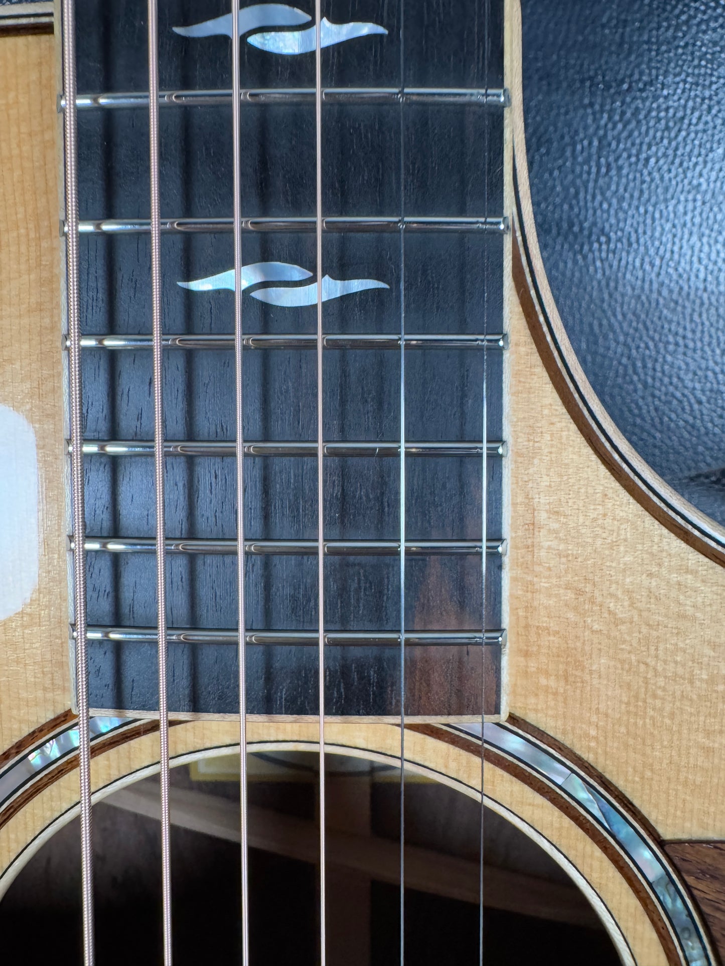 Taylor 812ce Brazilian Rosewood ( PRE-OWNED)