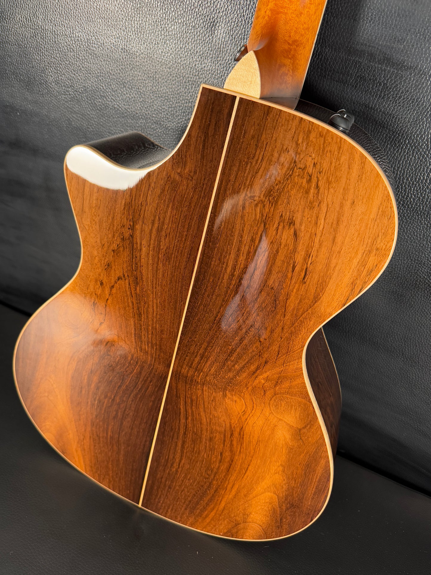 Taylor 812ce Brazilian Rosewood ( PRE-OWNED)