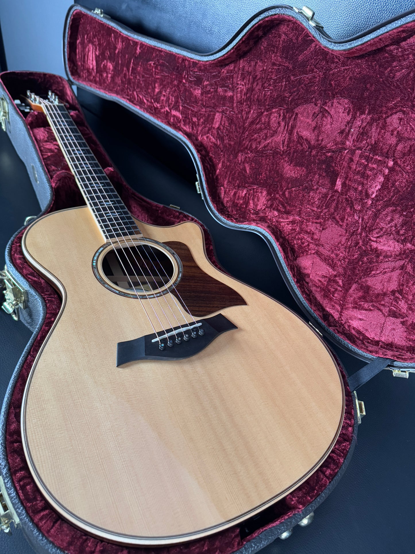 Taylor 812ce Brazilian Rosewood ( PRE-OWNED)