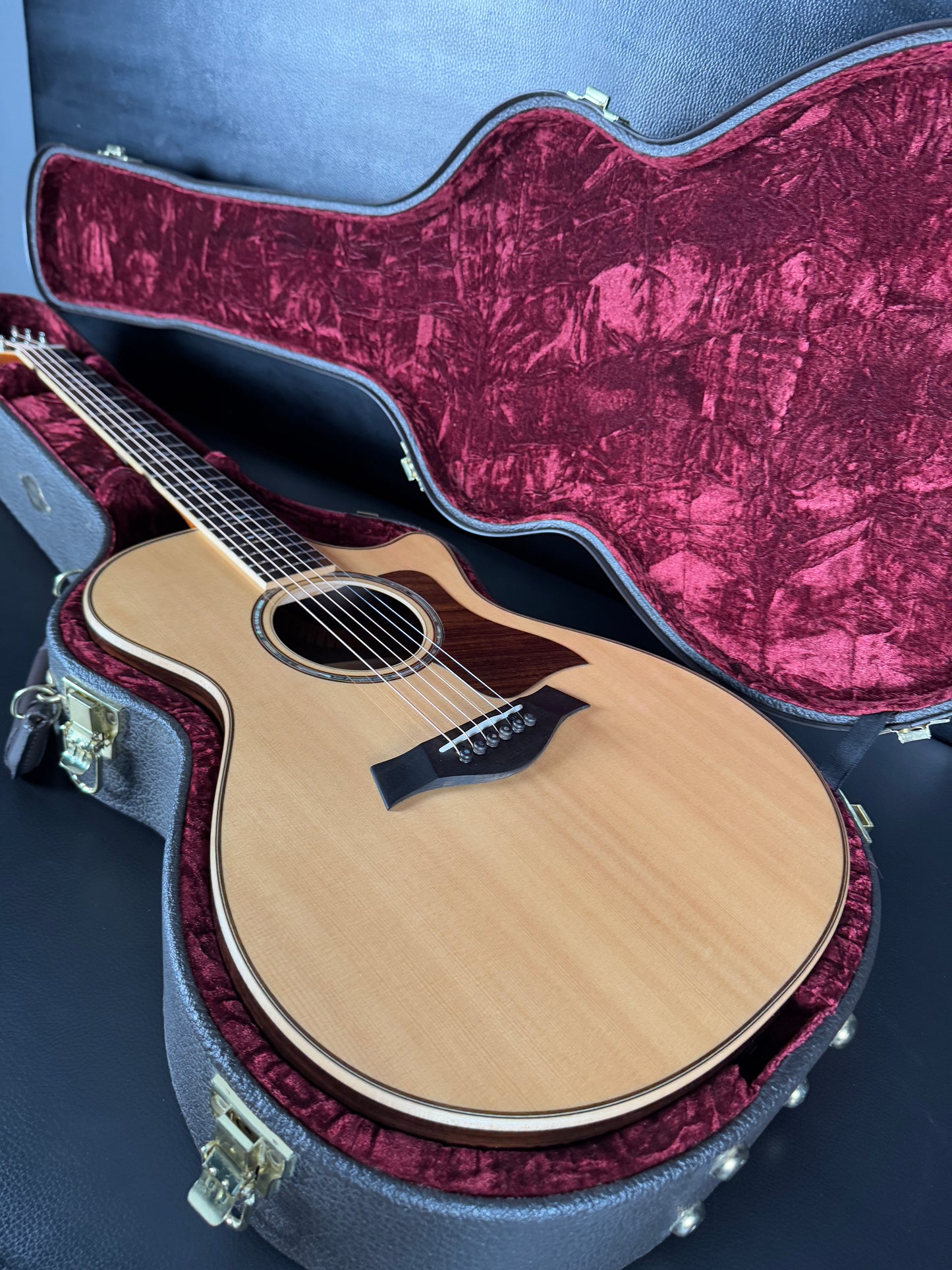 Taylor 812ce Brazilian Rosewood ( PRE-OWNED)
