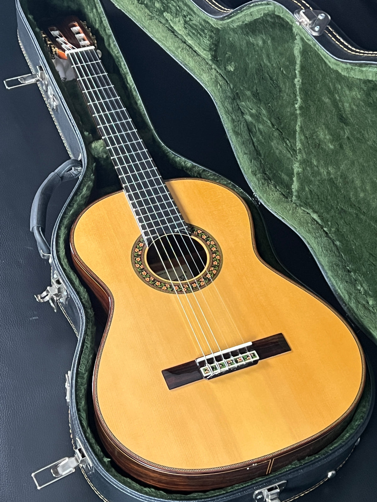 José Ramírez "130 Anos" Classical Guitar (PRE-OWNED)