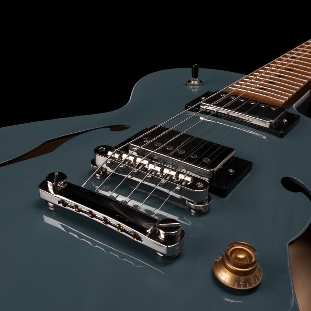 Godin Montreal Premiere Pro Arctik Blue Electric Guitar