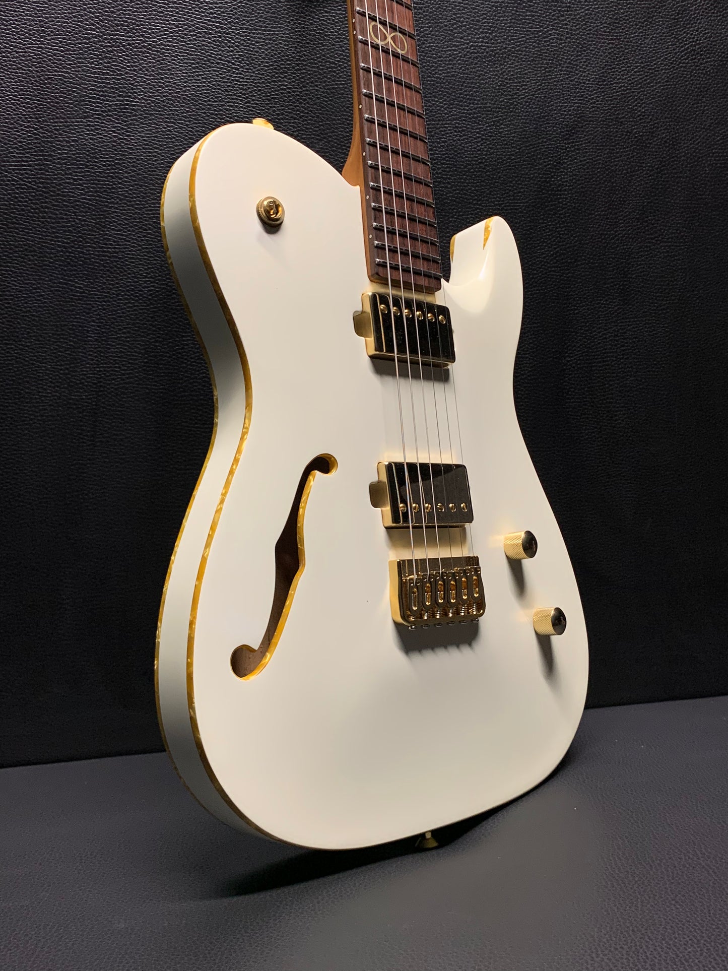 Chapman Chris Robertson Signature SAR63 Stone White #H23120185