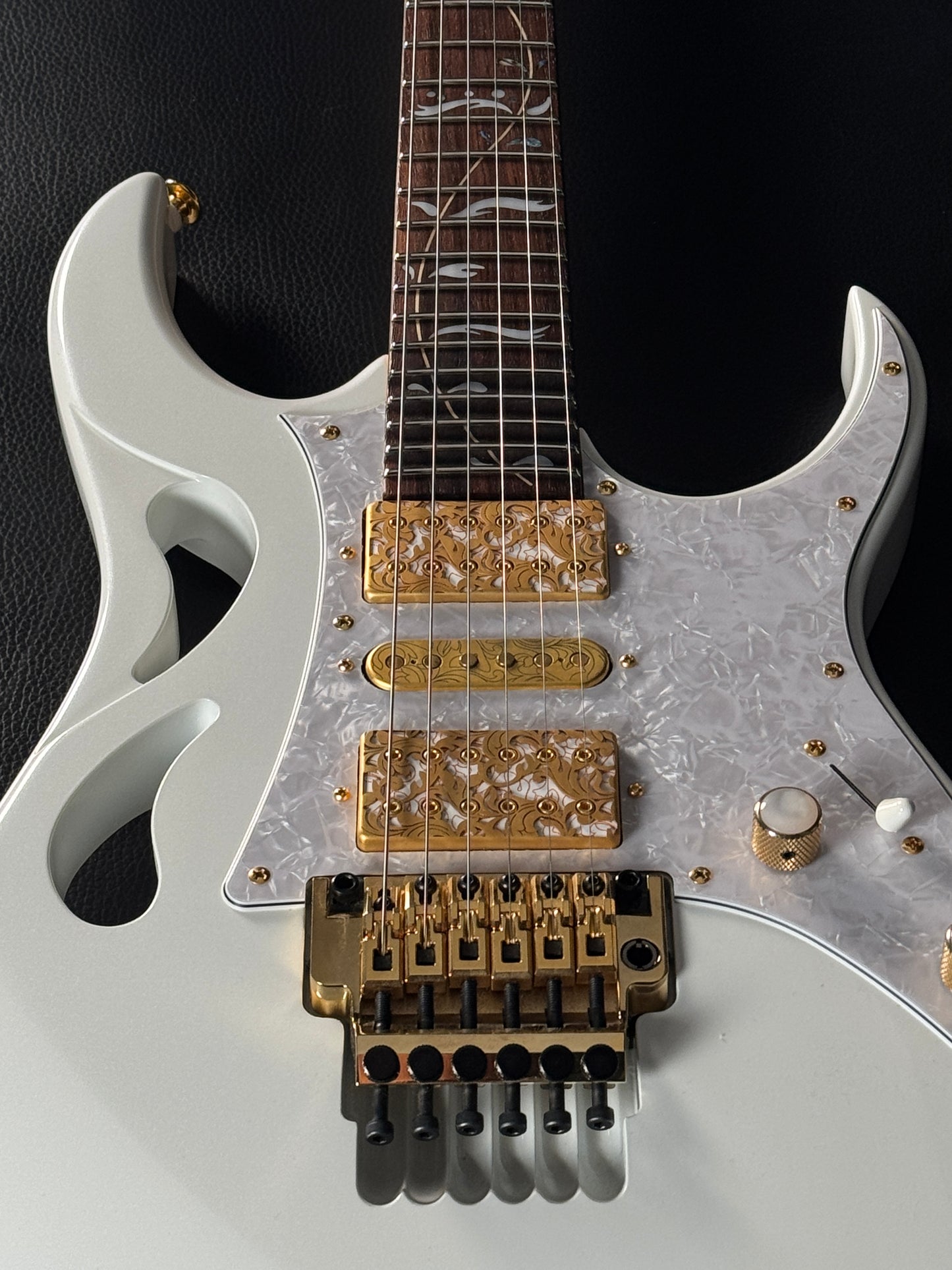 Ibanez PIA Steve Vai Signature Stallion White (PRE-OWNED)