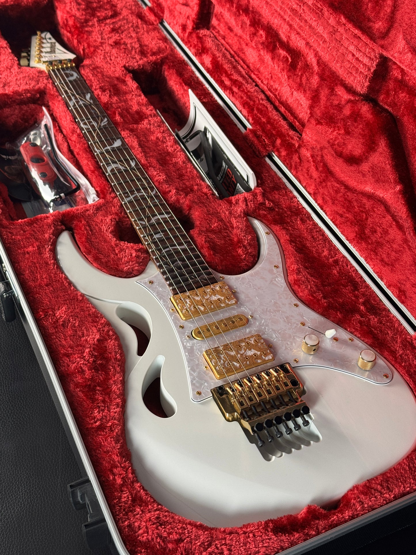 Ibanez PIA Steve Vai Signature Stallion White (PRE-OWNED)