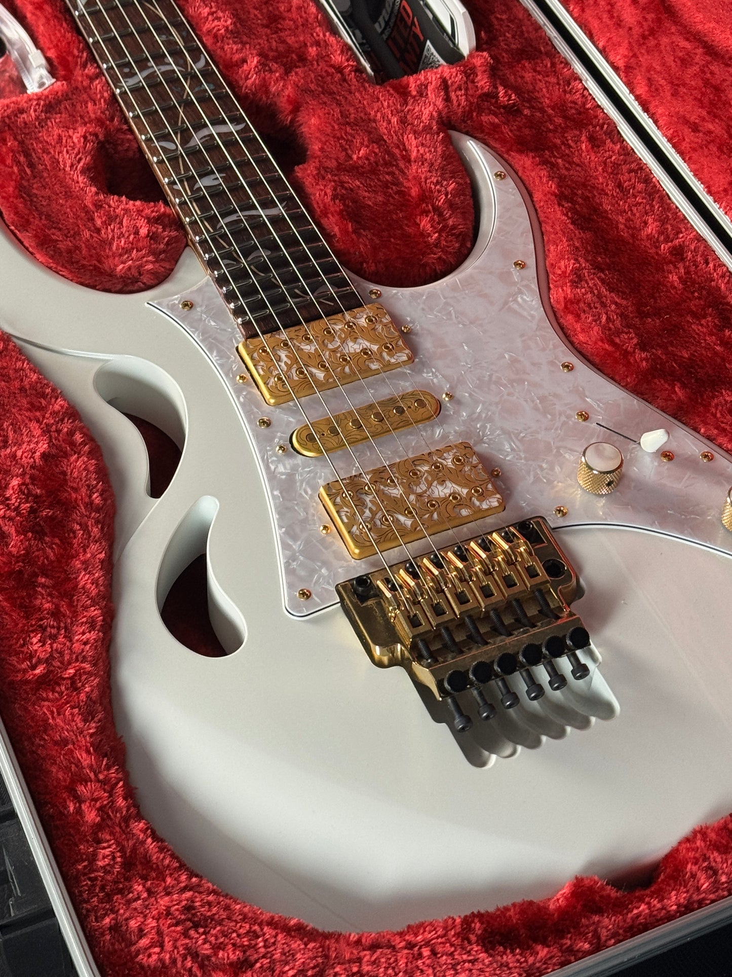 Ibanez PIA Steve Vai Signature Stallion White (PRE-OWNED)